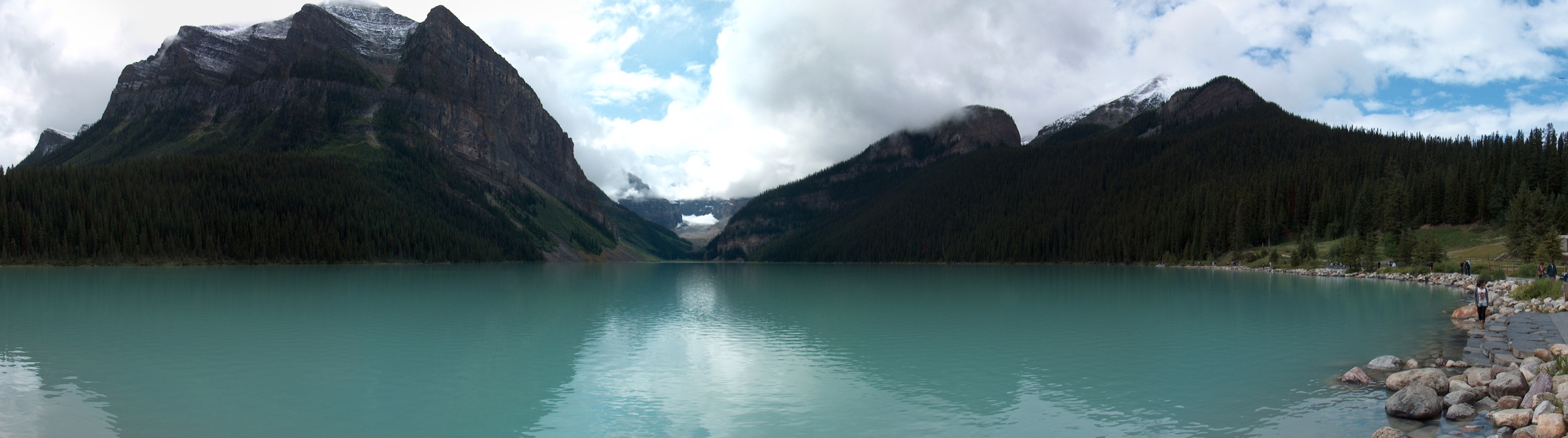 Vue sur Lake Louise dans les Rocheuses canadiennes