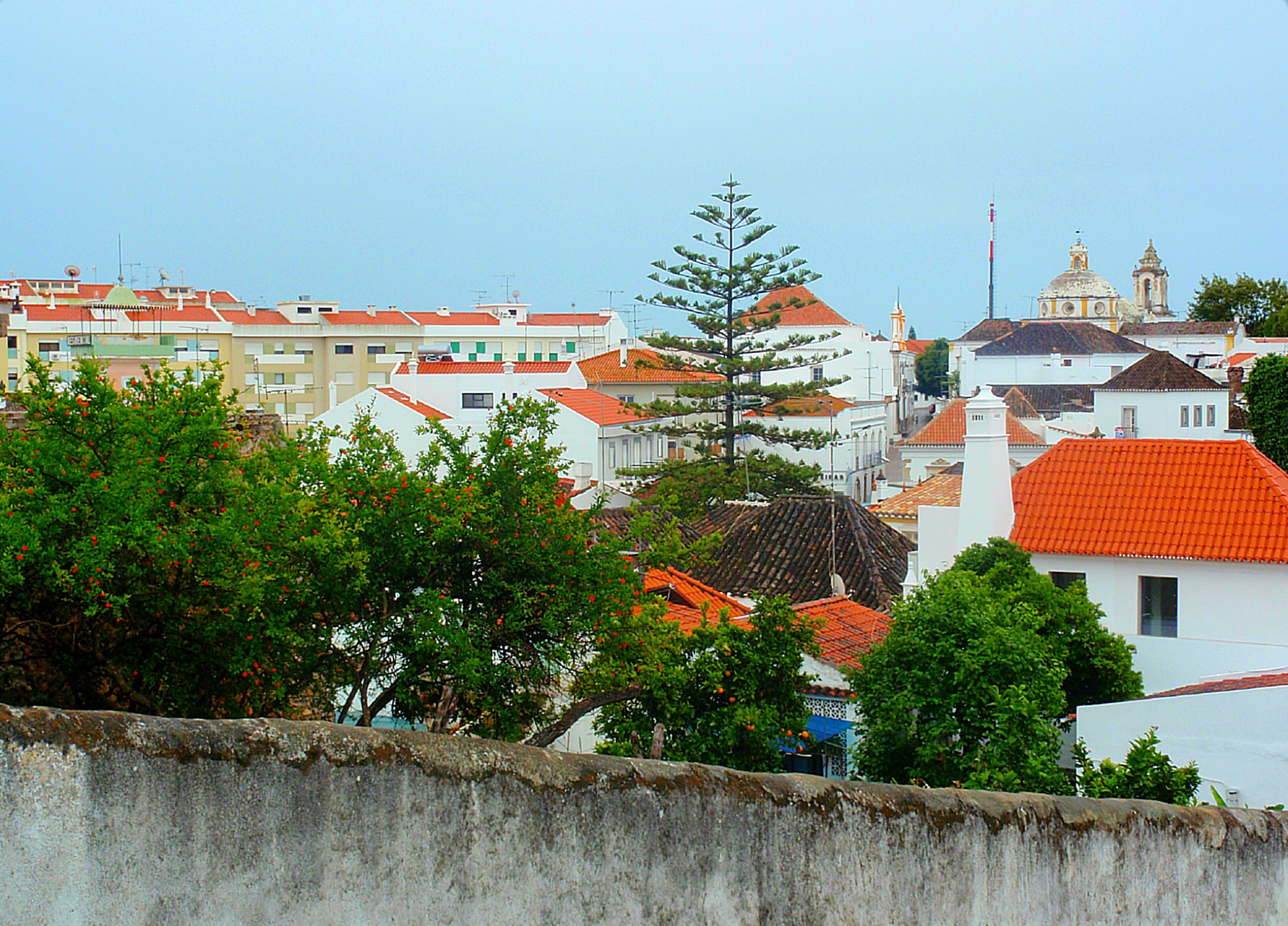 Vue sur Tavira au Portugal